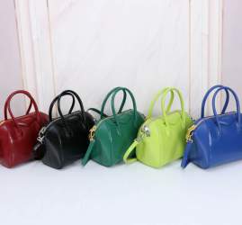 Picture of Givenchy Handbags _SKUfw240170132fw